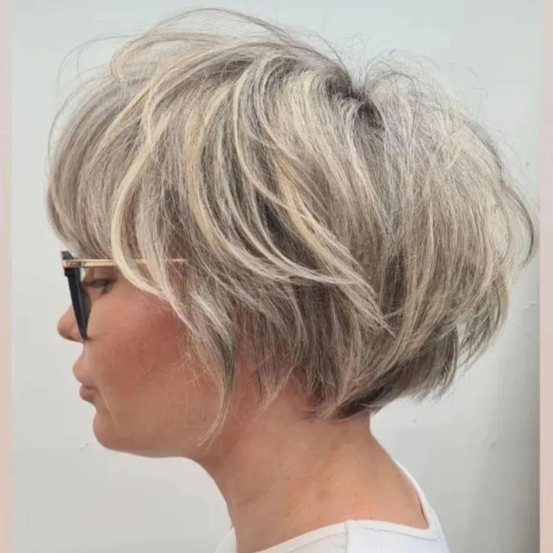 Feines graues Haar Bixie Cut