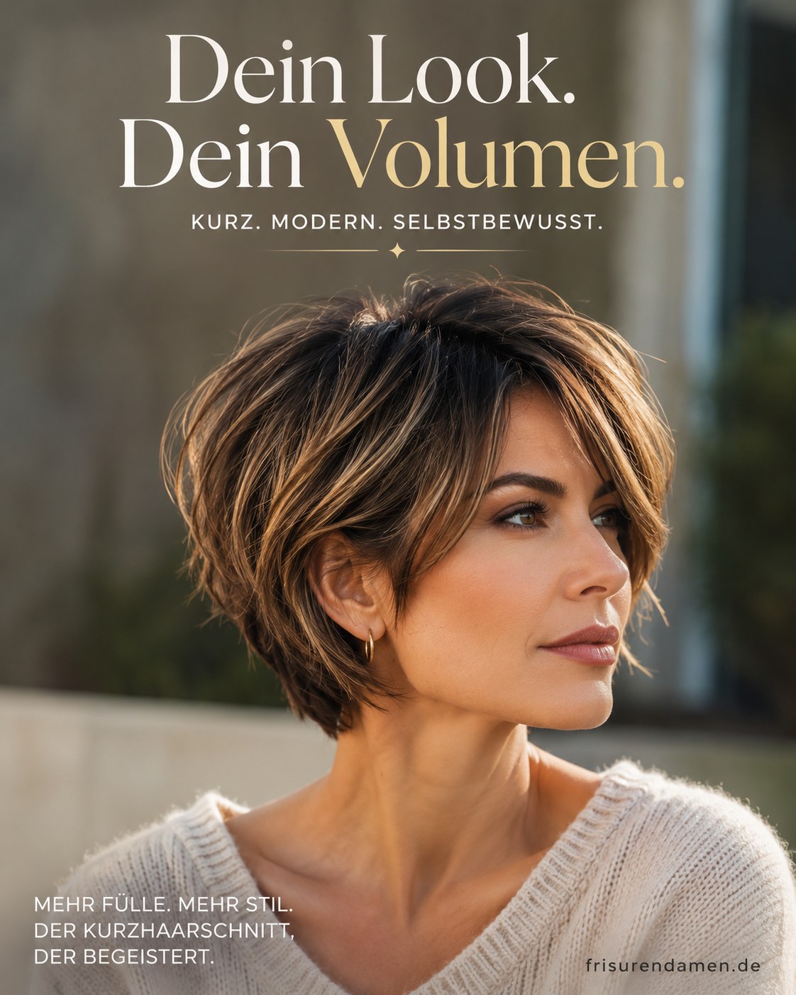 Kurzer Layered Bob mit viel Volumen und warmen Balayage-Strähnen für Frauen ab 50
