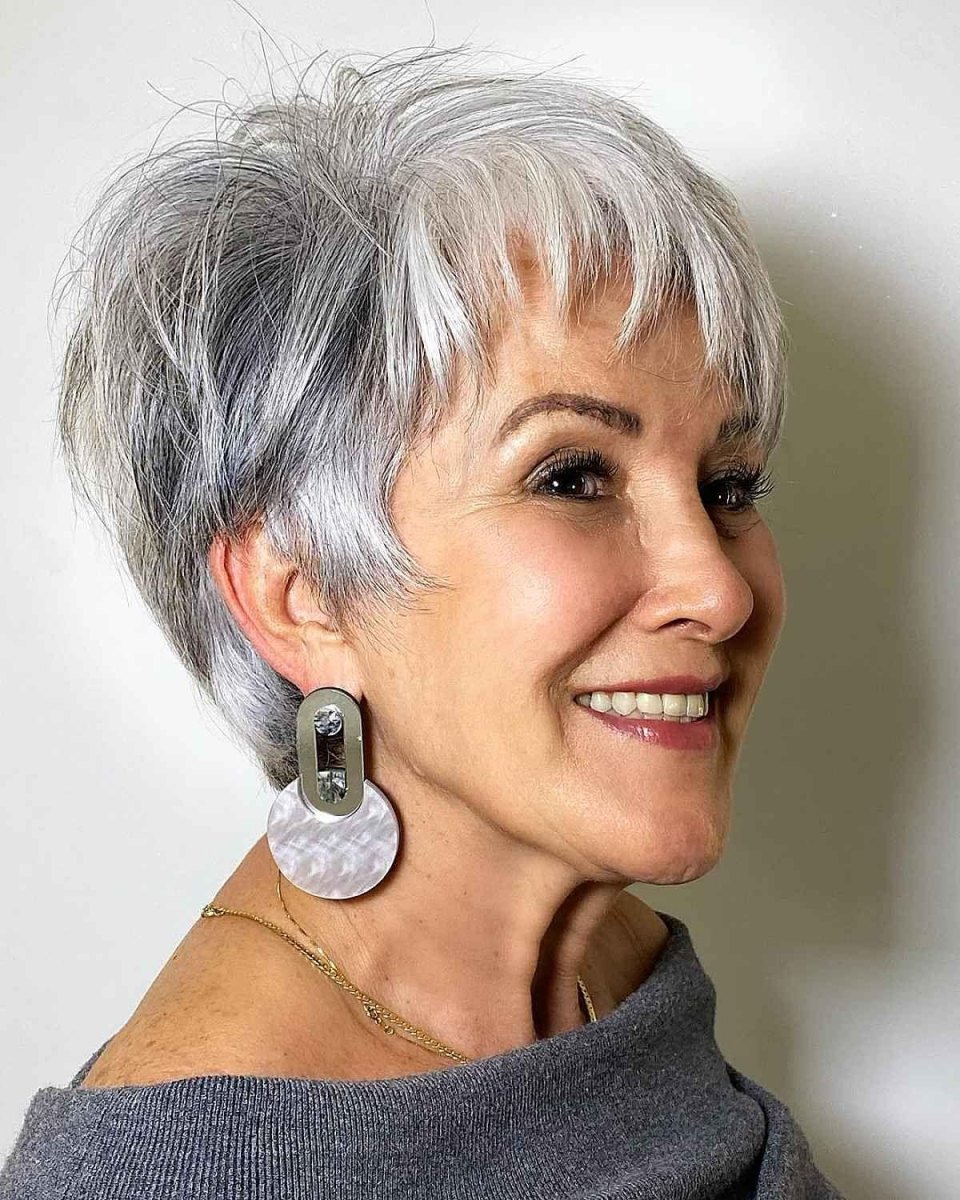 Pixie Cut mit Pony Frau 50